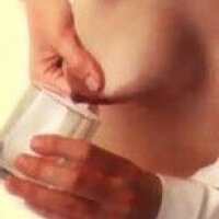 Ручной способ сцеживания молока